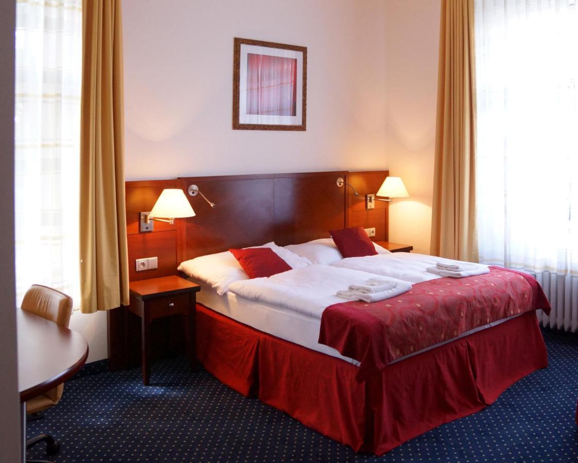 Hotel Grand Řevnice Eksteriør billede