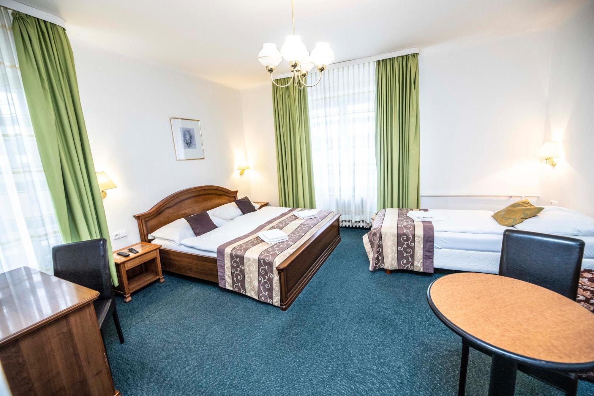Hotel Grand Řevnice Eksteriør billede
