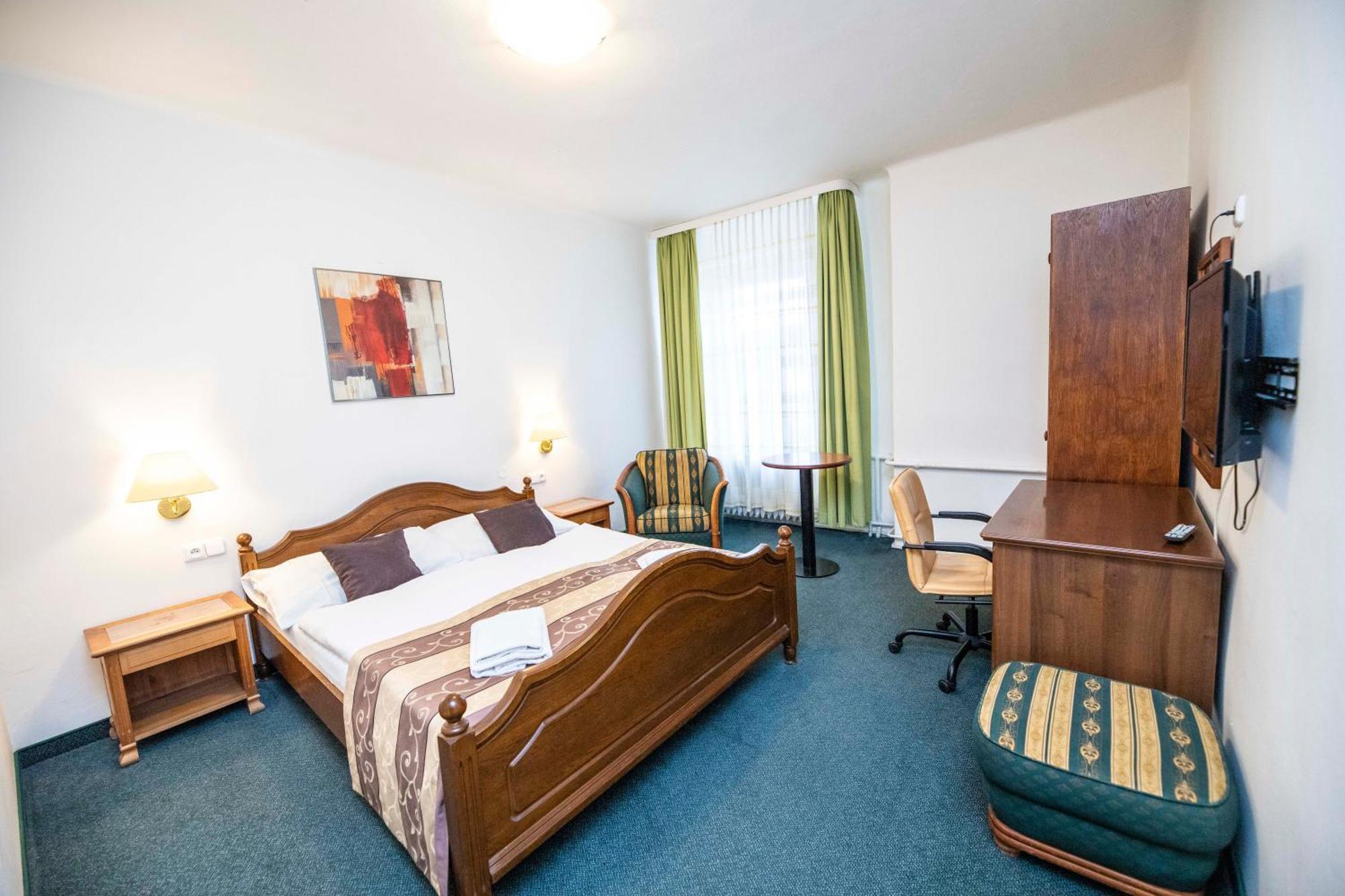 Hotel Grand Řevnice Eksteriør billede