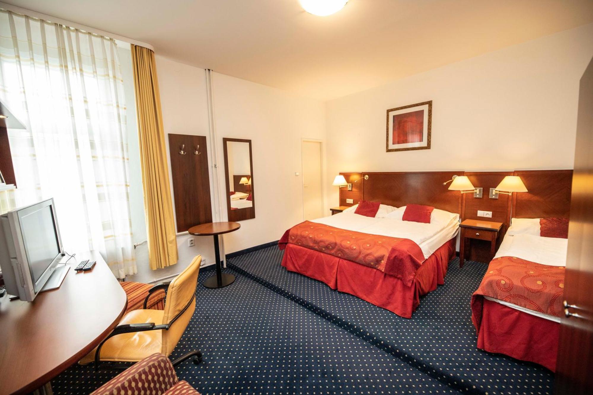 Hotel Grand Řevnice Eksteriør billede