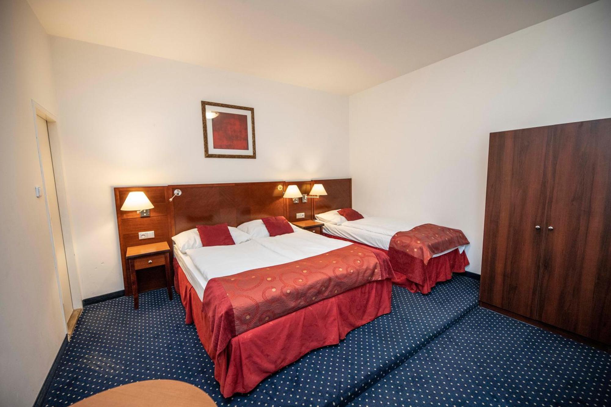 Hotel Grand Řevnice Eksteriør billede