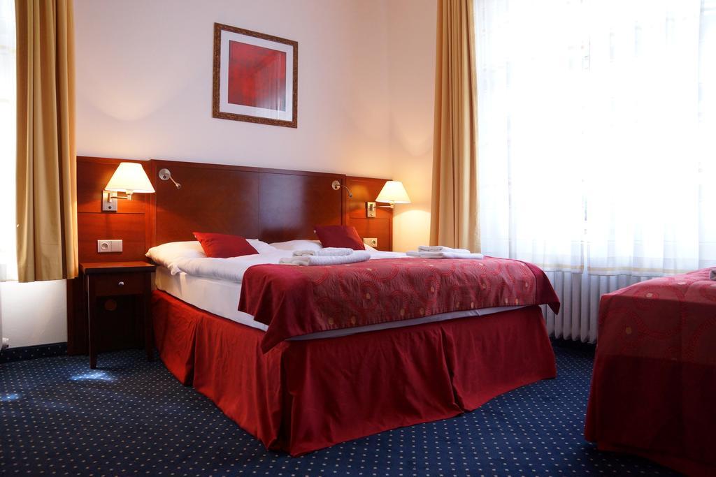 Hotel Grand Řevnice Eksteriør billede