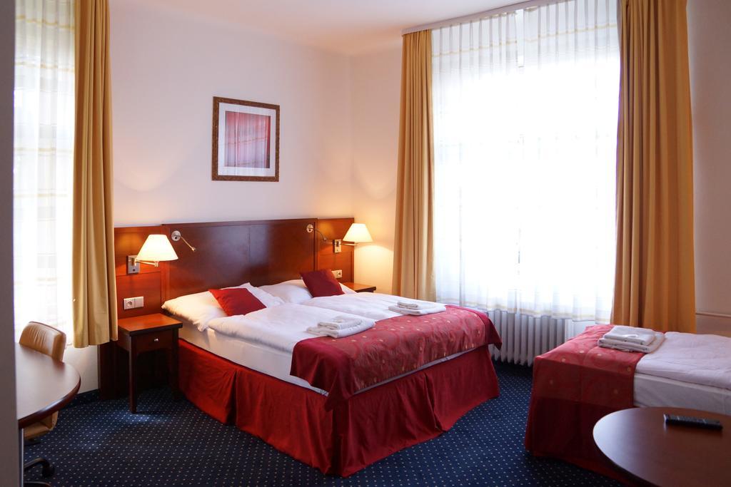 Hotel Grand Řevnice Eksteriør billede